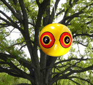 scare-eye-tree